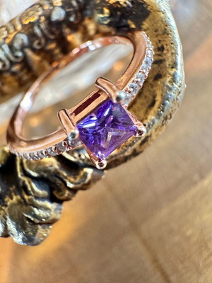 Rose gold ring with amethyst stone 925 silver like new