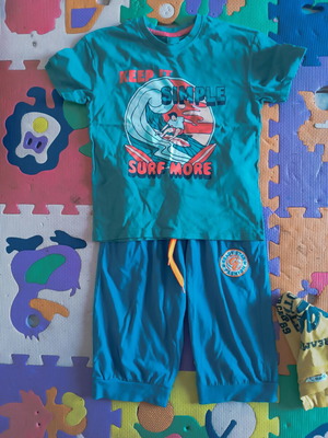 Boys' clothing pack with 3 shirts and 1 pant size 5, like new, Raxevsky