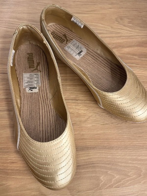 Puma gold vintage ballet flats Y2K UK 6 EU 39