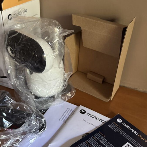 Motorola Baby Monitor with Two-Way Communication and Lullabies like new