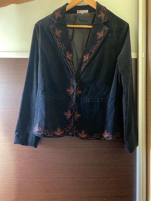 Black vintage jacket with designs in good condition