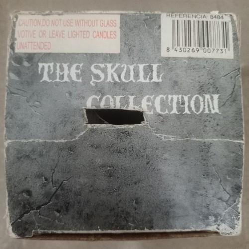 Ashtray Skeleton like new with skull design