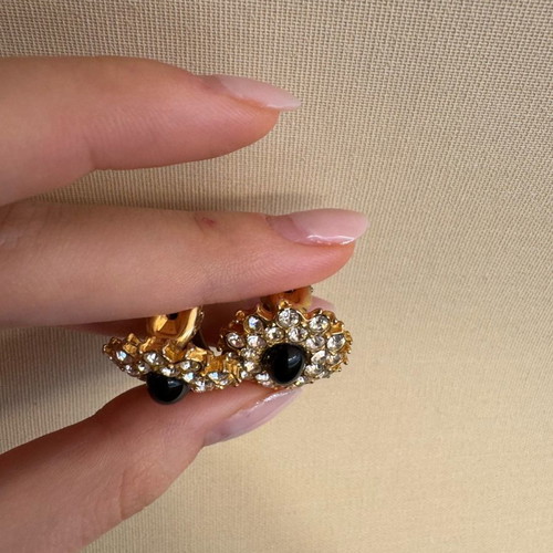 Vintage clip-on earrings with rhinestones and black hematite stone
