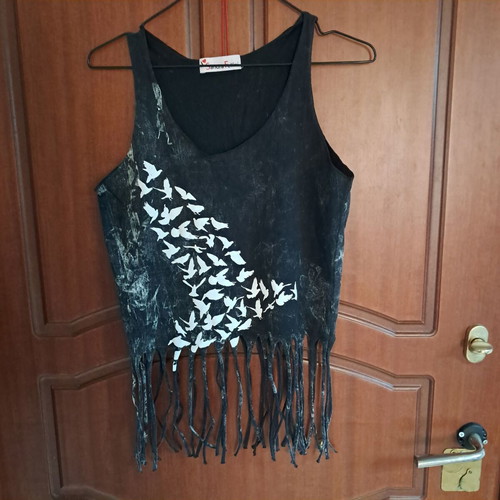 Sleeveless top Sandra Fellini like new, faded black with bird print and fringes