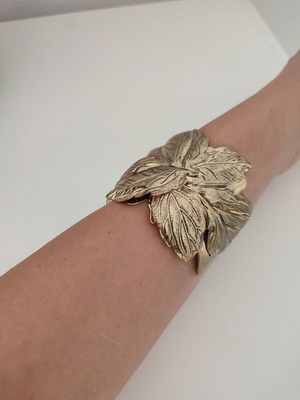 Bracelet used, gold-colored