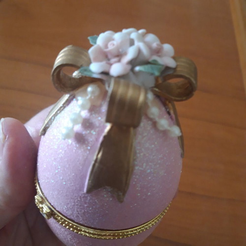 Decorative egg with roses like new