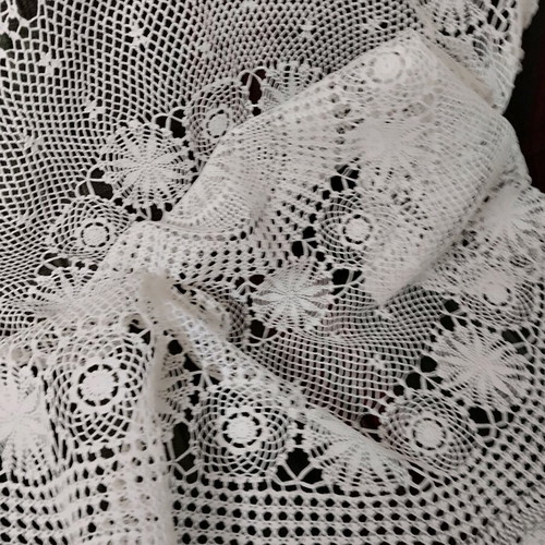Handmade knitted round tablecloth new, diameter 165x165 cm