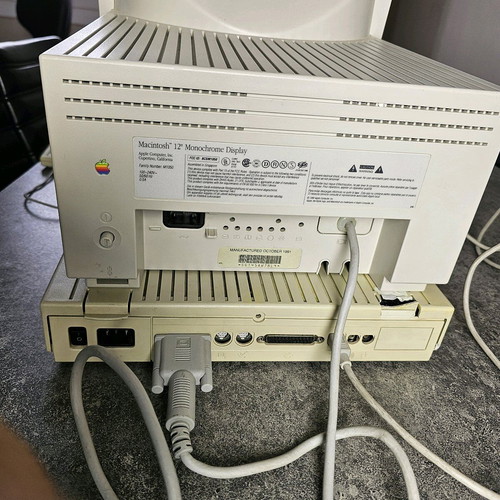 Apple computer used in very good condition