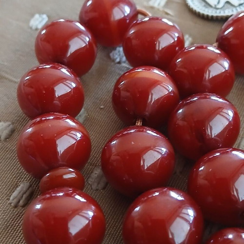 Bakelite komboloi worry beads, 33 beads, Syrian origin