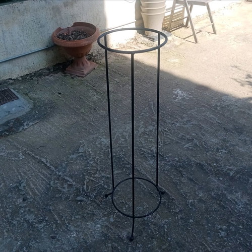 Metal plant pot stand tall like new