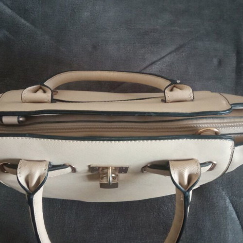 Women's shoulder bag like new, beige