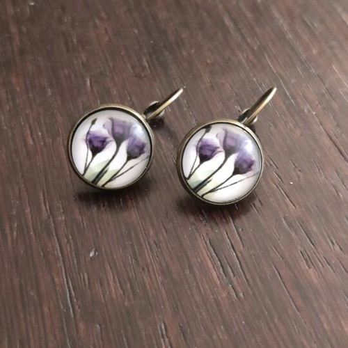 Vintage small earrings with bronze base and 14mm glass purple tulips new
