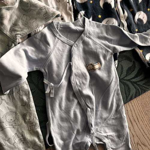 Set of 8 baby clothing pieces 6-9 months