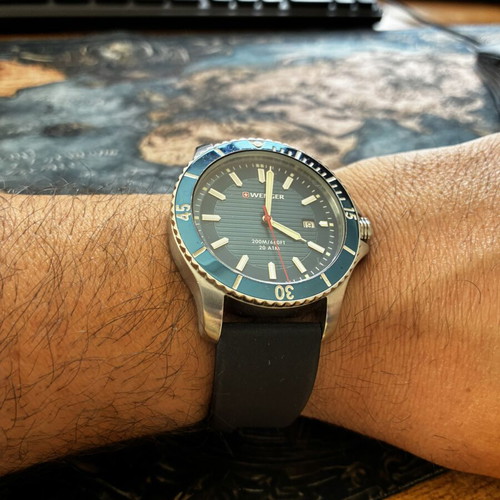Wenger men's watch like new, blue dial, sapphire crystal
