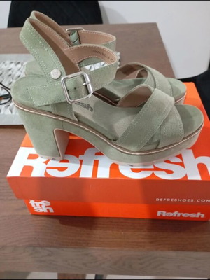 Refresh khaki suede sandals new, platform heel 10 cm
