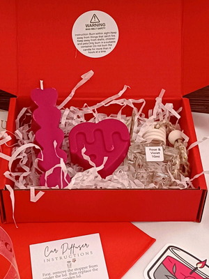 Σετ δώρου Inspired Si Passione και Rose & Violet κερί, wax melt και διαχύτης αυτοκινήτου 10ml