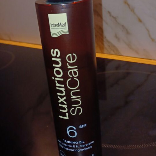 Luxurious Suncare SPF 6 oil and stick