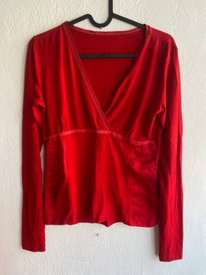 Claire red blouse with deep V-neck like new, size M
