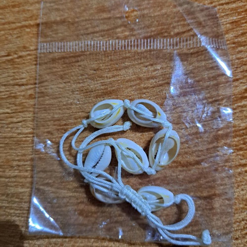 Bracelets with shells new, pack of 3, adjustable cord