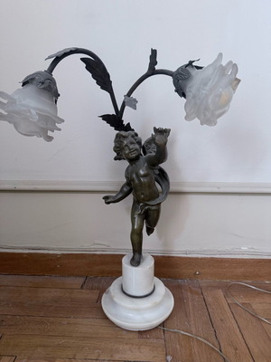 Vintage angel lamp with rose like new
