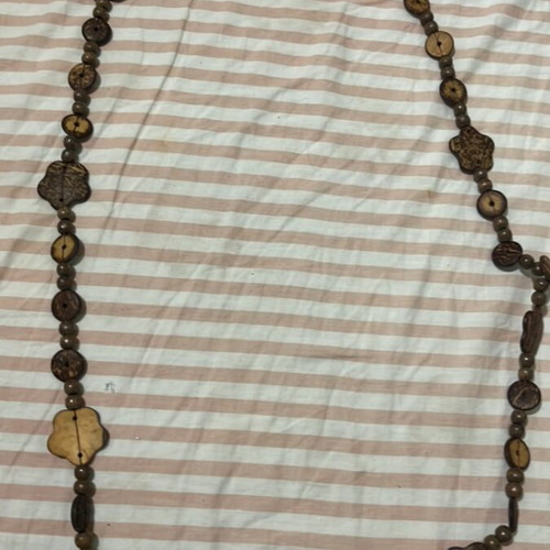 Necklace with wooden flower-shaped beads new brown