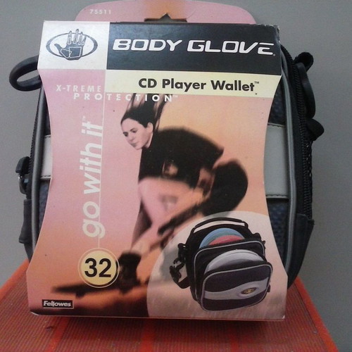 CD Player 32 CD Bag Fellowes new with shoulder strap and handle