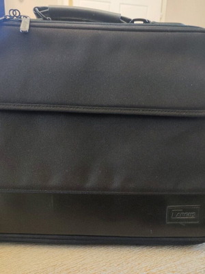 Τσάντα laptop Targus σε άριστη κατάσταση με πολλές θήκες