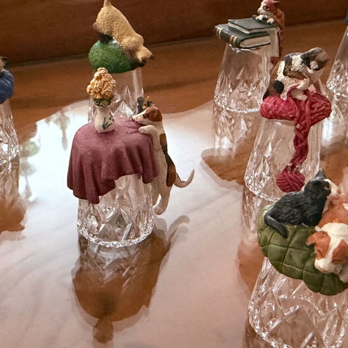 Glass thimbles with cat figurines, set of 12