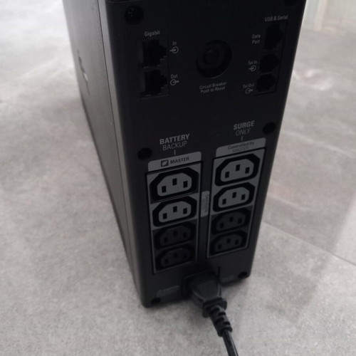 APC Back-UPS Pro 900 BR900GI UPS without batteries for repair