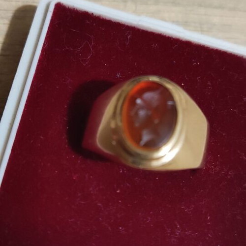 Gold ring 9K with carved cameo stone, like new