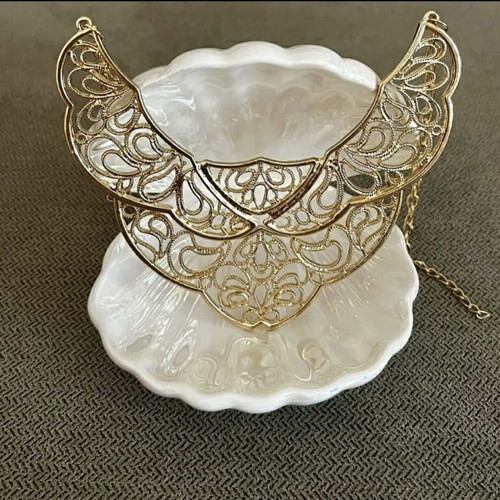 Statement necklace new with elegant cutout design