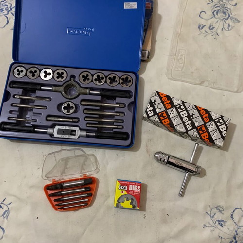 Set of collets and dies used with Powerfix metal case