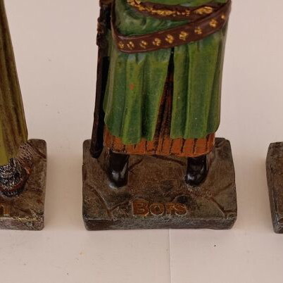 9 Knights used resin figures with detailed design