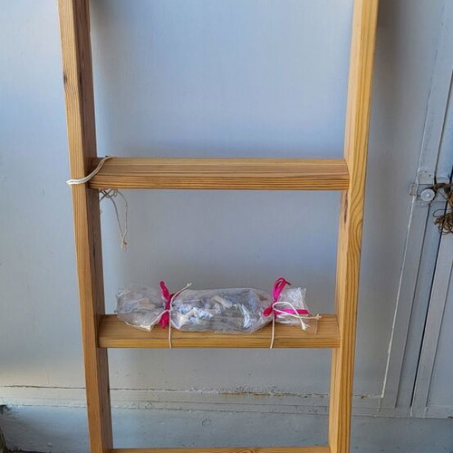 Loft bed like new with protective wood and ladder