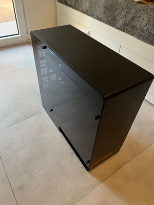In Win 909 Full Tower Premium Aluminium and Tempered Glass Case like new