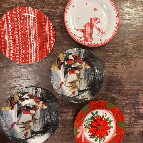 Christmas plates like new, set of 5 pieces