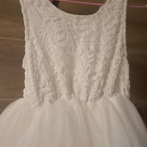 White lace flower girl dress like new for 4-year-olds