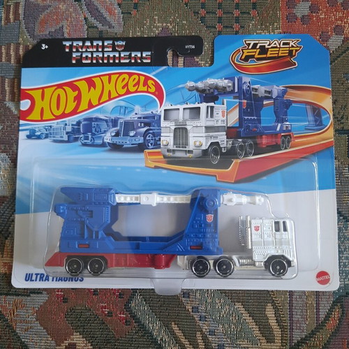 Hot Wheels Ultra Magnus Transformers toy new
