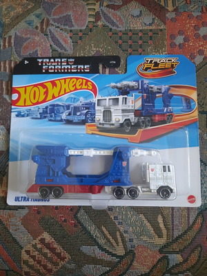 Hot Wheels Ultra Magnus Transformers toy new
