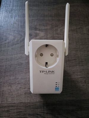 TP-Link Range Extender TL-WA860RE 300Mbps used