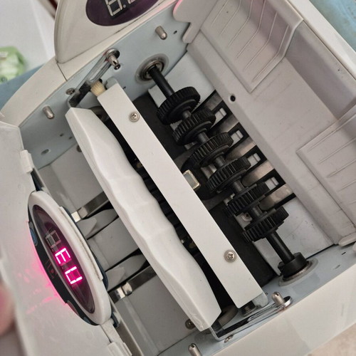 DP-6100E banknote counter like new with counterfeit detection
