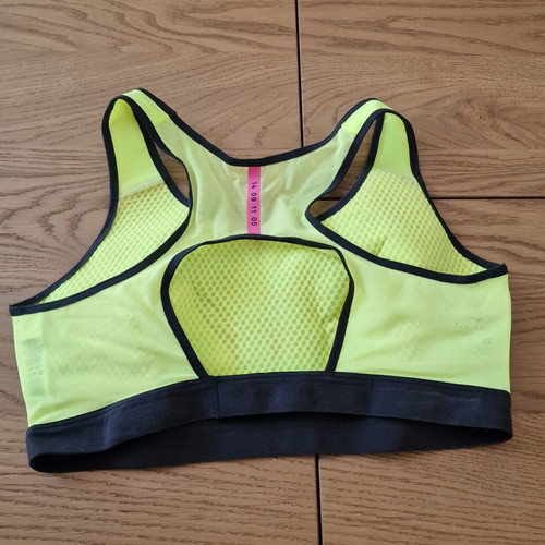 Nike Classic Tech Pack Women's Medium Support Sports Bra like new, size M, multicolor