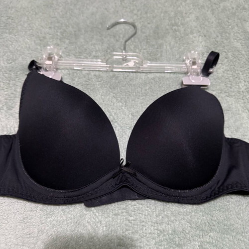 Black bra 75B like new