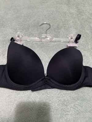 Black bra 75B like new