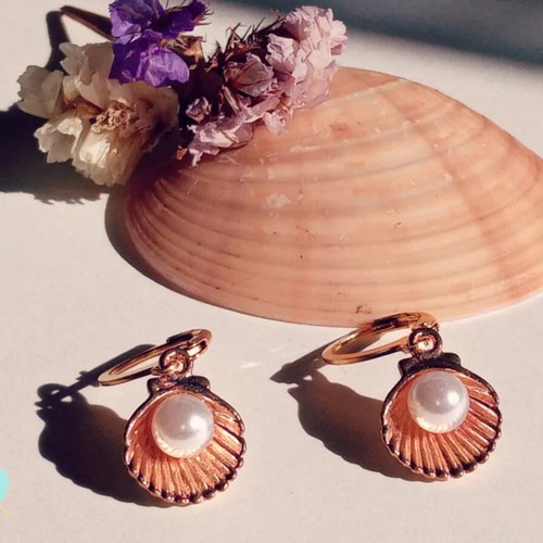 Summer shell earrings with pearls, stainless steel huggies