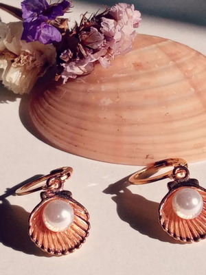 Summer shell earrings with pearls, stainless steel huggies