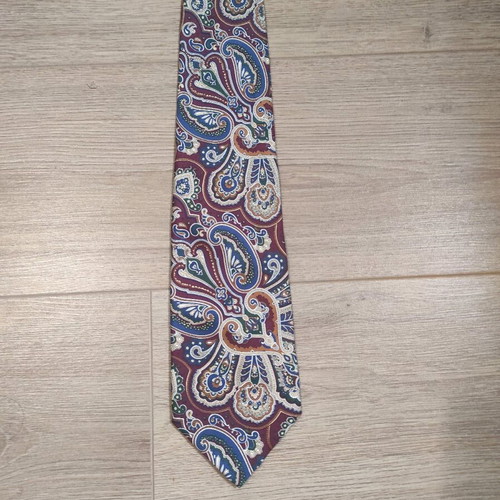 Italian silk tie like new, 100% silk Babylon Bus