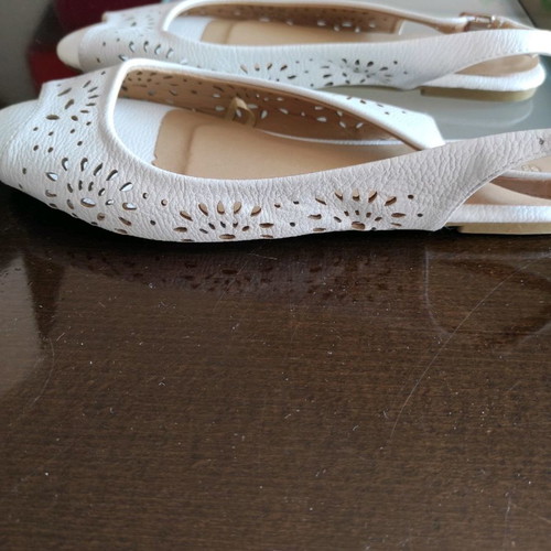Beige embroidered flat sandals used, size 39