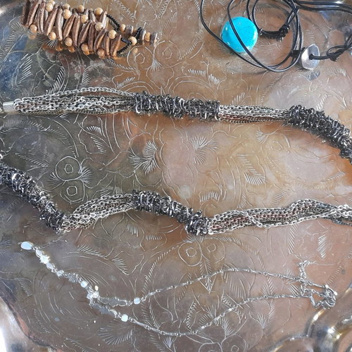 Fo jewelry used, set of four in very good condition