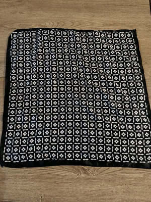 Scarf black satin with minimal geometric pattern Stradivarius like new